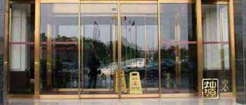 現(xiàn)在會(huì)所裝修都用這種門，耐用又好看，后悔沒聽設(shè)計(jì)師的話